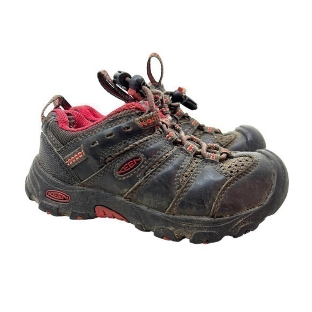 Keen kids Waterproof low top hiking Sneakers 9 Boys Girls toggle closure outdoor